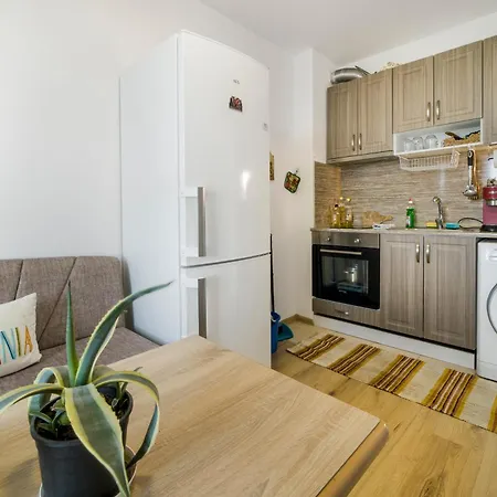 View + Parking Apartment *